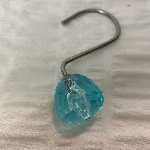 💥3/$25💥 12 Blue Jewel Shower Curtain Hangers EUC - Picture 2 of 2